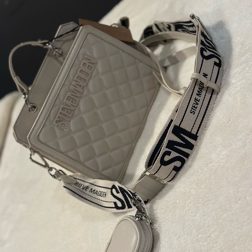 Steve Madden Beige Quilted women’s Bag